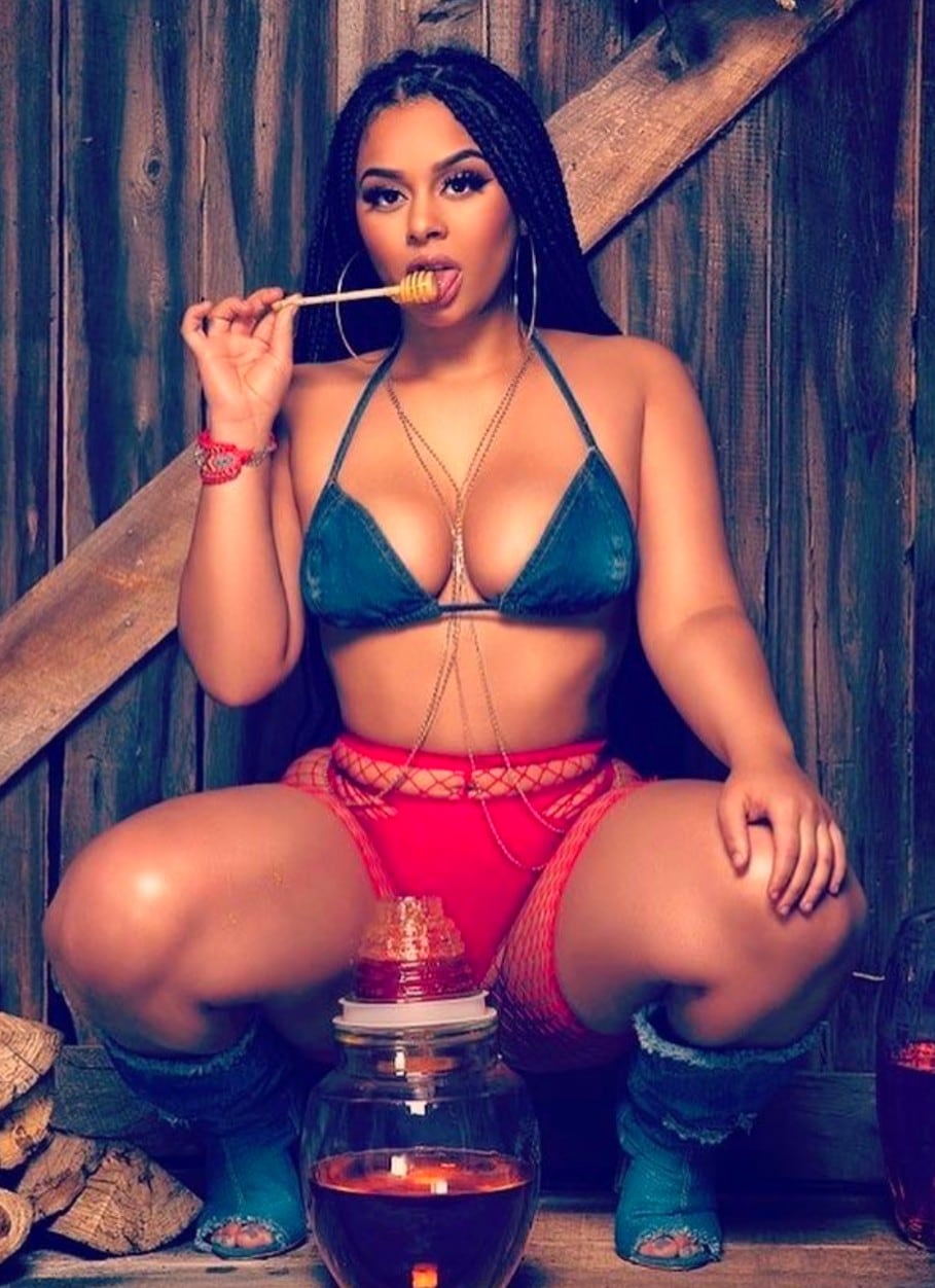 Winny Munoz - Free sexy pics, galleries & more at Babepedia