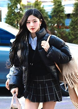 Won Ha-neul image 2 of 2