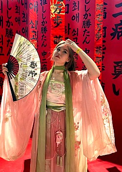 Wow Akemi image 4 of 4