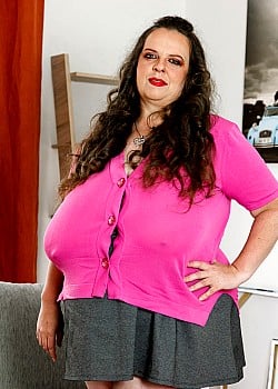 XXL Lady image 2 of 2