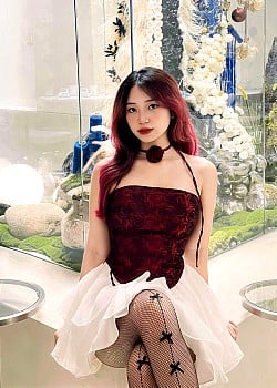 Xuan Phuong image 3 of 4