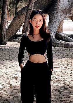 Xuan Yen image 4 of 4