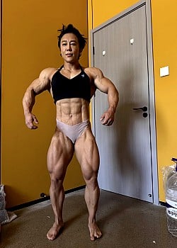 Yan Hong image 3 of 4