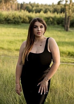 Yana Gnatyuk image 2 of 3