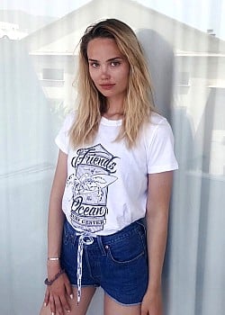 Yana Melik image 2 of 2