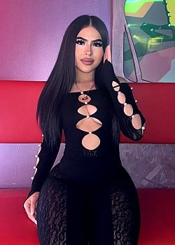 Yaneli Galvan image 3 of 3
