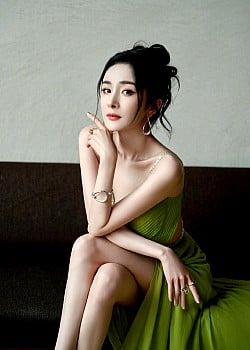 Yang Mi image 3 of 3