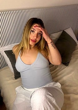Yara Navaro image 2 of 2