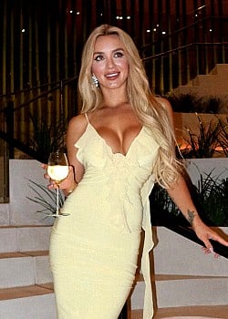 Yara Zaya image 1 of 2
