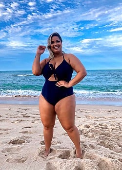 Yarina Correa image 4 of 4