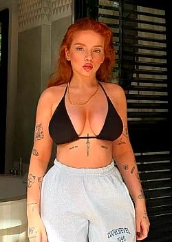 Yasmine Golotchoglova image 2 of 2