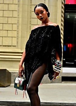 Yaya DaCosta image 2 of 3