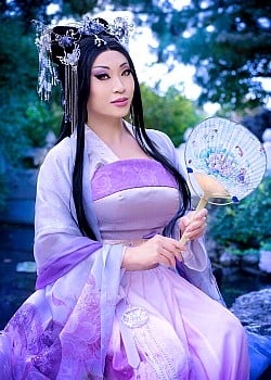 Yaya Han image 4 of 4
