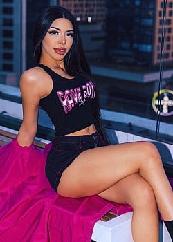 Yeri Mua image 2 of 4