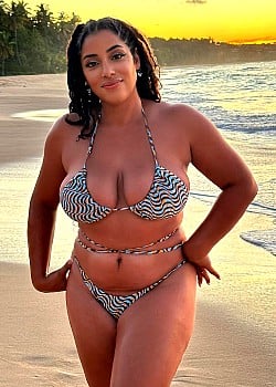Yina Menez image 2 of 2