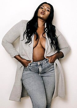Yolie Yolanda image 3 of 4