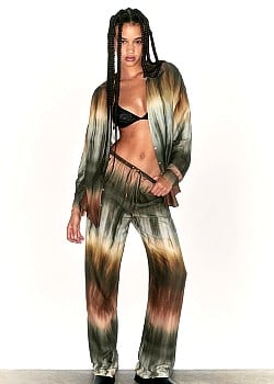 Yoly Dee image 4 of 4