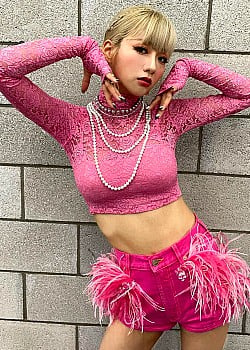 Yoon Bo-mi image 2 of 3