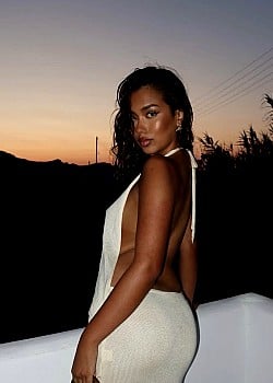 Ysabella Bottani image 3 of 4