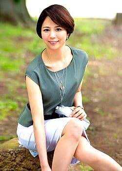 Yui Hikawa image 2 of 4