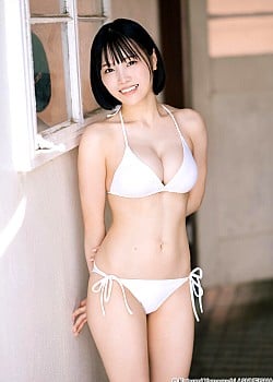 Yui Kamafusa image 1 of 2