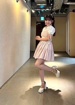 Yui Makino image 2 of 4