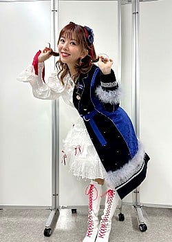 Yui Makino image 3 of 4