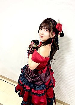 Yui Makino image 1 of 4