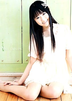 Yui Ogura image 2 of 3