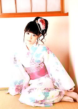 Yui Ogura image 3 of 3