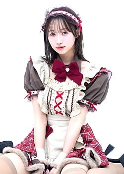 Yui Tsuji image 1 of 2