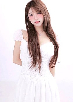 Yukako Kadowaki image 1 of 4