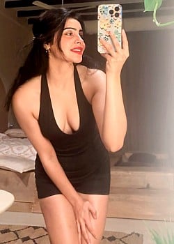Yukti Kapoor image 1 of 2