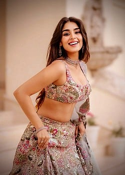 Yukti Thareja image 2 of 3