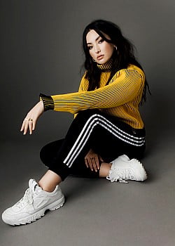 Yumi Nu image 3 of 4