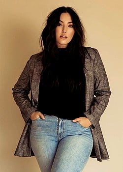 Yumi Nu image 4 of 4