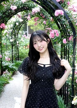 Yuna Akiyama image 2 of 3