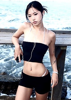 Yuna Rei (Onlyfans) image 1 of 3