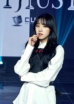Yuqi image 3 of 4