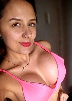 Yurany Alzate image 3 of 3