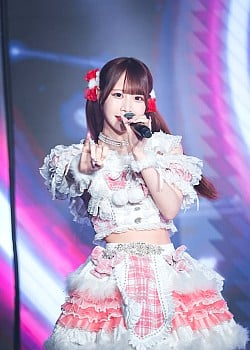 Yuria Suzuki image 2 of 4