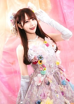 Yuria Suzuki image 3 of 4