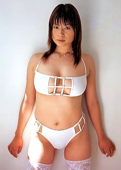 Yuria Yoshinaga image 1 of 2