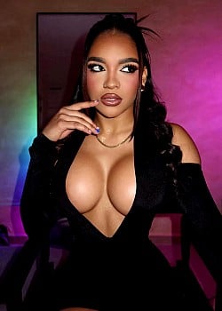 Yvlyy image 3 of 4