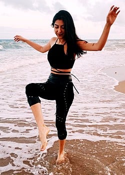 Zahra Zadeh image 1 of 4