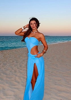 Zarah Kelleher image 1 of 1