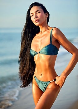 Zarina Yeva image 3 of 4
