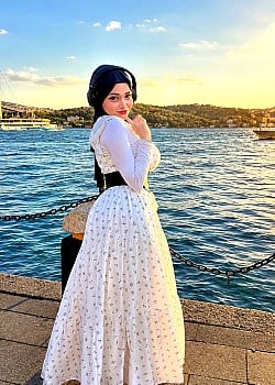 Zelal (TikTok) image 3 of 4