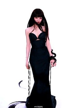 Zhang MiaoYi image 2 of 2