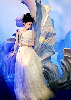 Zhang Ruonan image 4 of 4